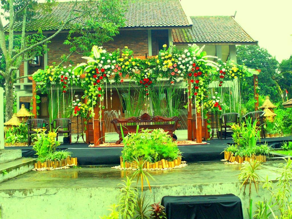 Disaster Oasis Hotel Kaliurang Exterior photo