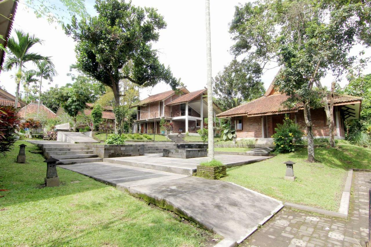 Disaster Oasis Hotel Kaliurang Exterior photo