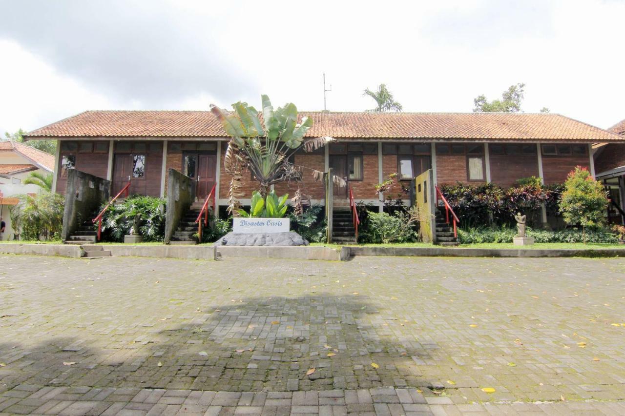 Disaster Oasis Hotel Kaliurang Exterior photo