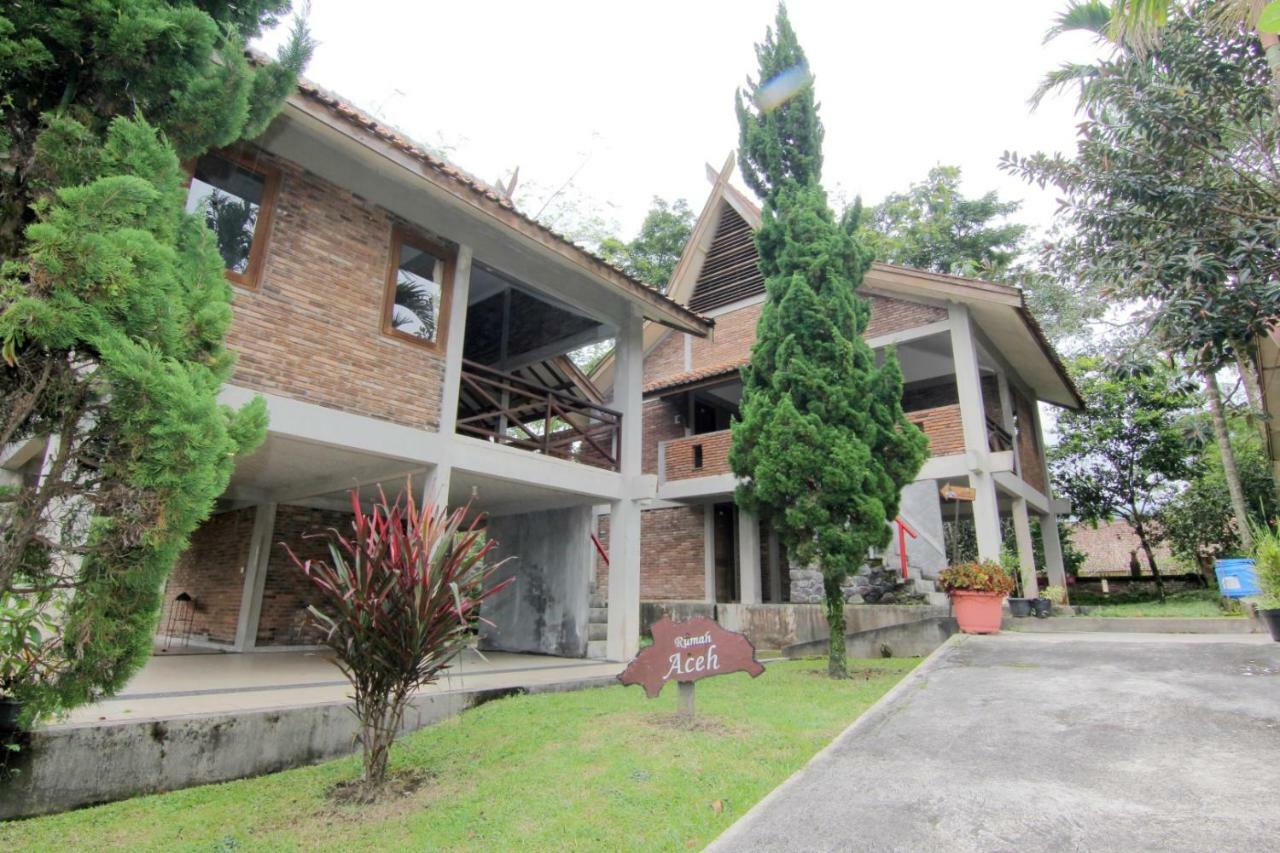 Disaster Oasis Hotel Kaliurang Exterior photo